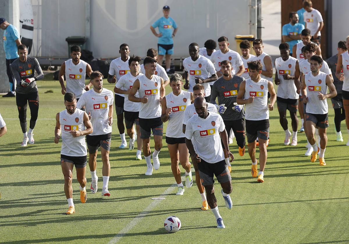 Entrenamiento del Valencia cf en la ciudad deportiva de Paterna