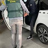 Detenidos en Valencia dos hombres con pistolas y carteras con el logotipo de la Guardia Civil