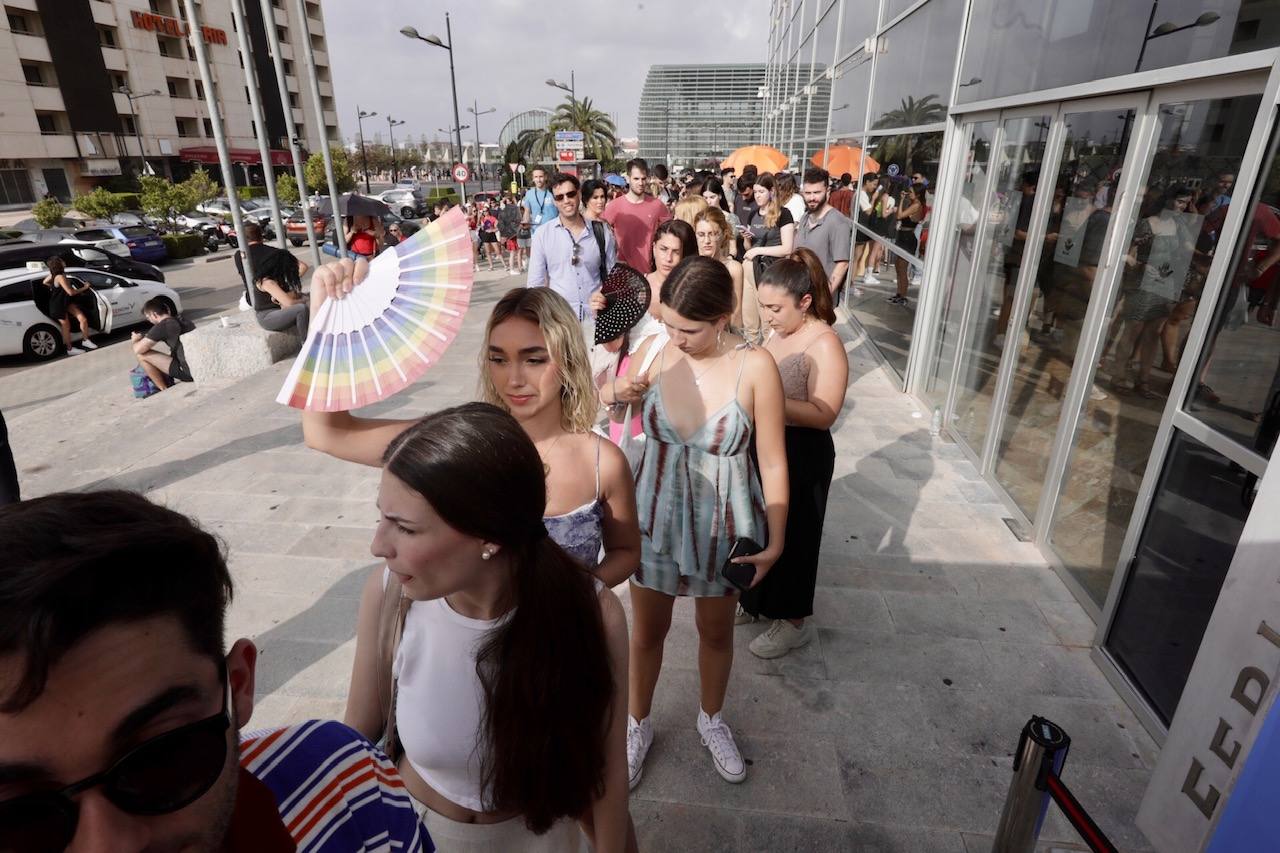 Miles de personas acuden al casting de Operación Triunfo en Valencia