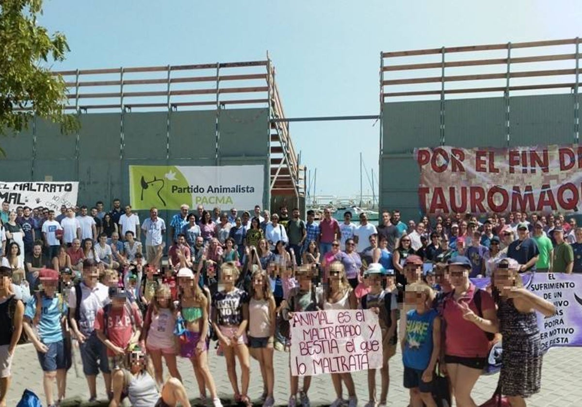 Los participante en la protesta.