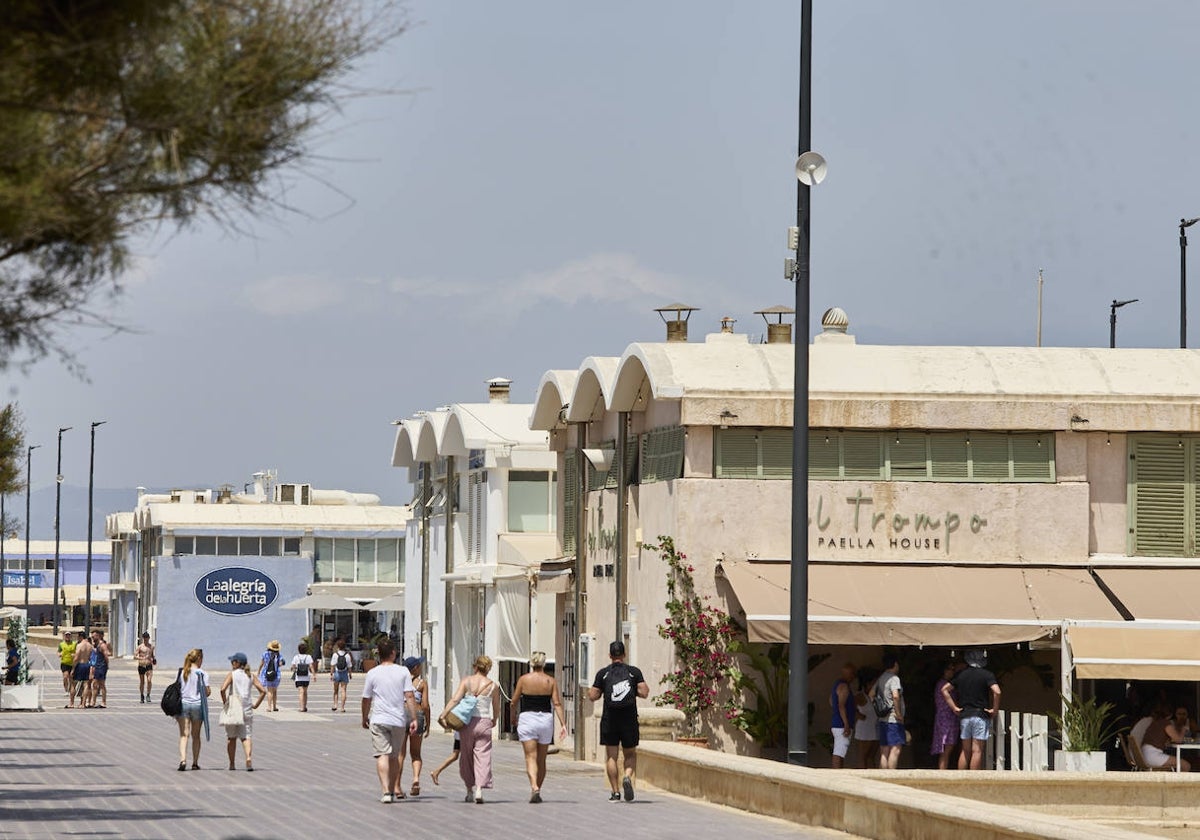 Restaurantes del paseo marítimo, en la Malvarrosa.