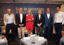 Los asistentes a la charla en el Club de Encuentro Manuel Broseta.