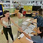 El peligro de ir a votar a primera hora y acabar sentado en una mesa electoral