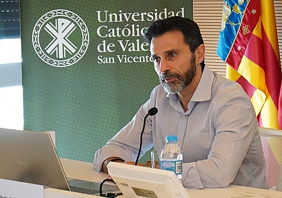 Juan Pedro Núñez, profesor de la Universidad Pontificia de Comillas, durante su intervención.