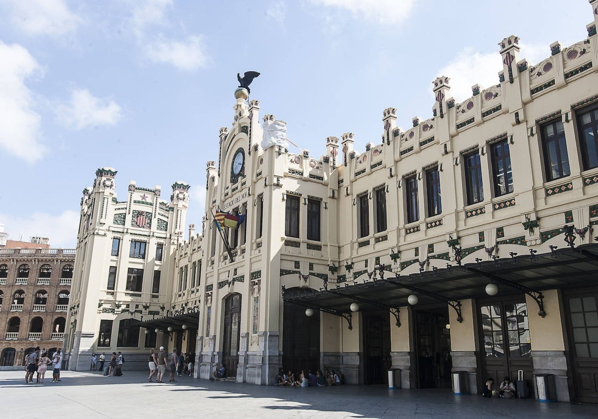 Fachada de la estación del Norte de Valencia.