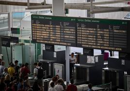 Trenes suspendidos en Valencia.