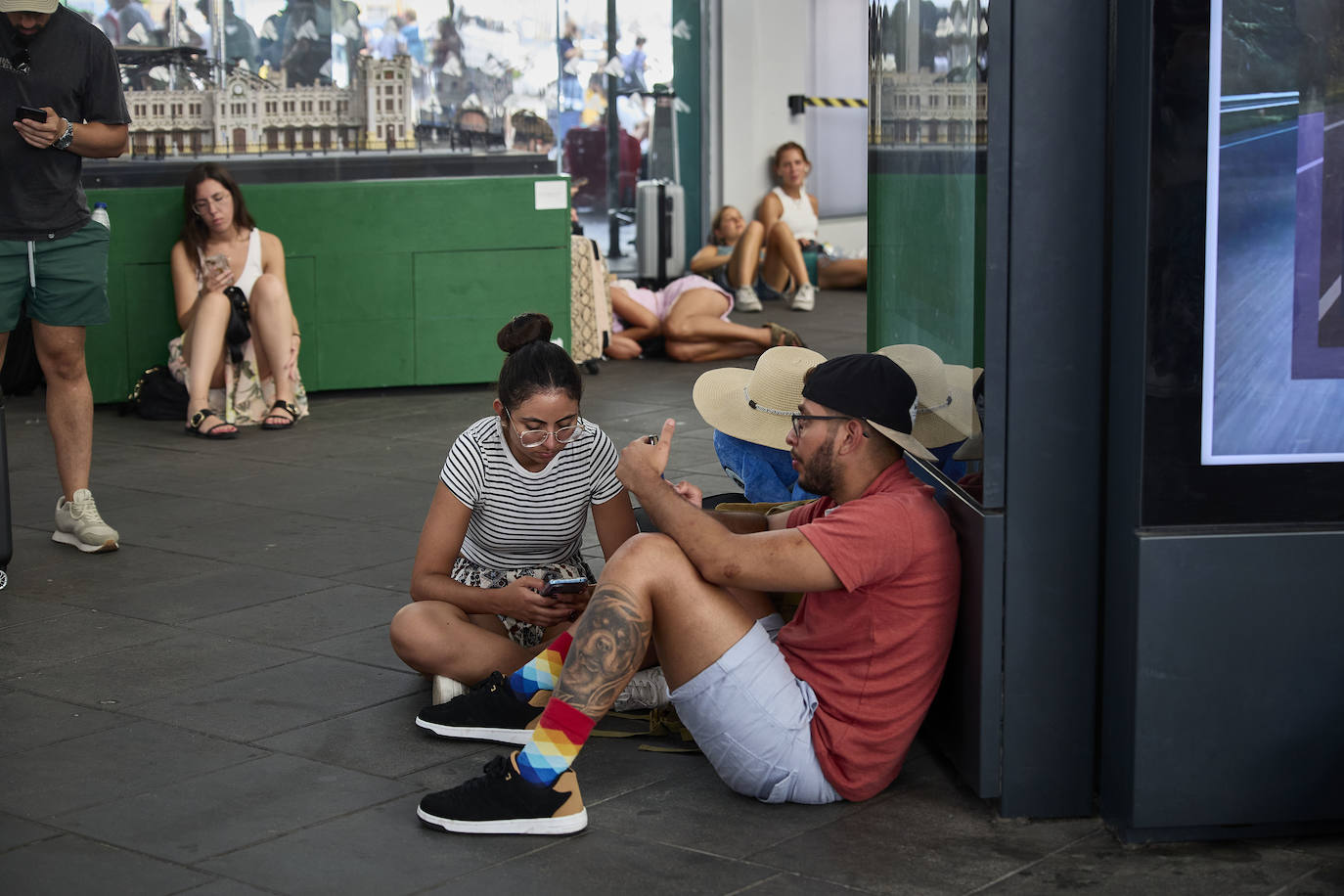 Fotos: caos en la estación Joaquín Sorolla por la suspensión de trenes entre Valencia y Madrid