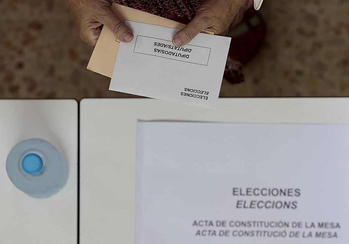 Una mesa electoral este domingo 23 de julio.