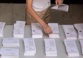 Una mesa electoral en la comunitat este domingo 23 de julio.