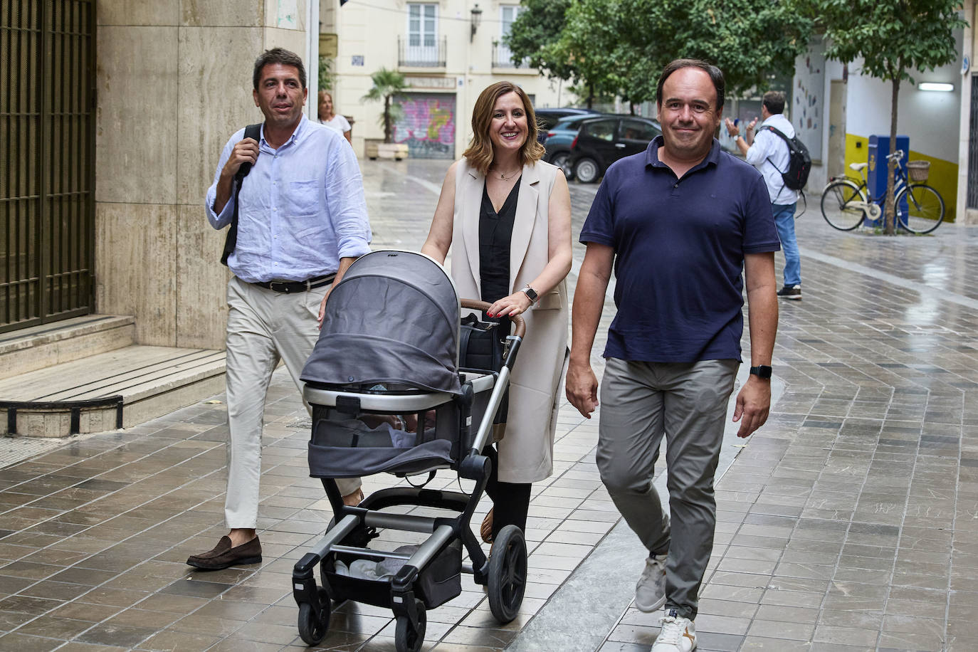 Llegada del presidente de la Generalitat, Carlos Mazón, y la alcaldesa de Valencia, María José Catalá, a la sede del PP este domingo