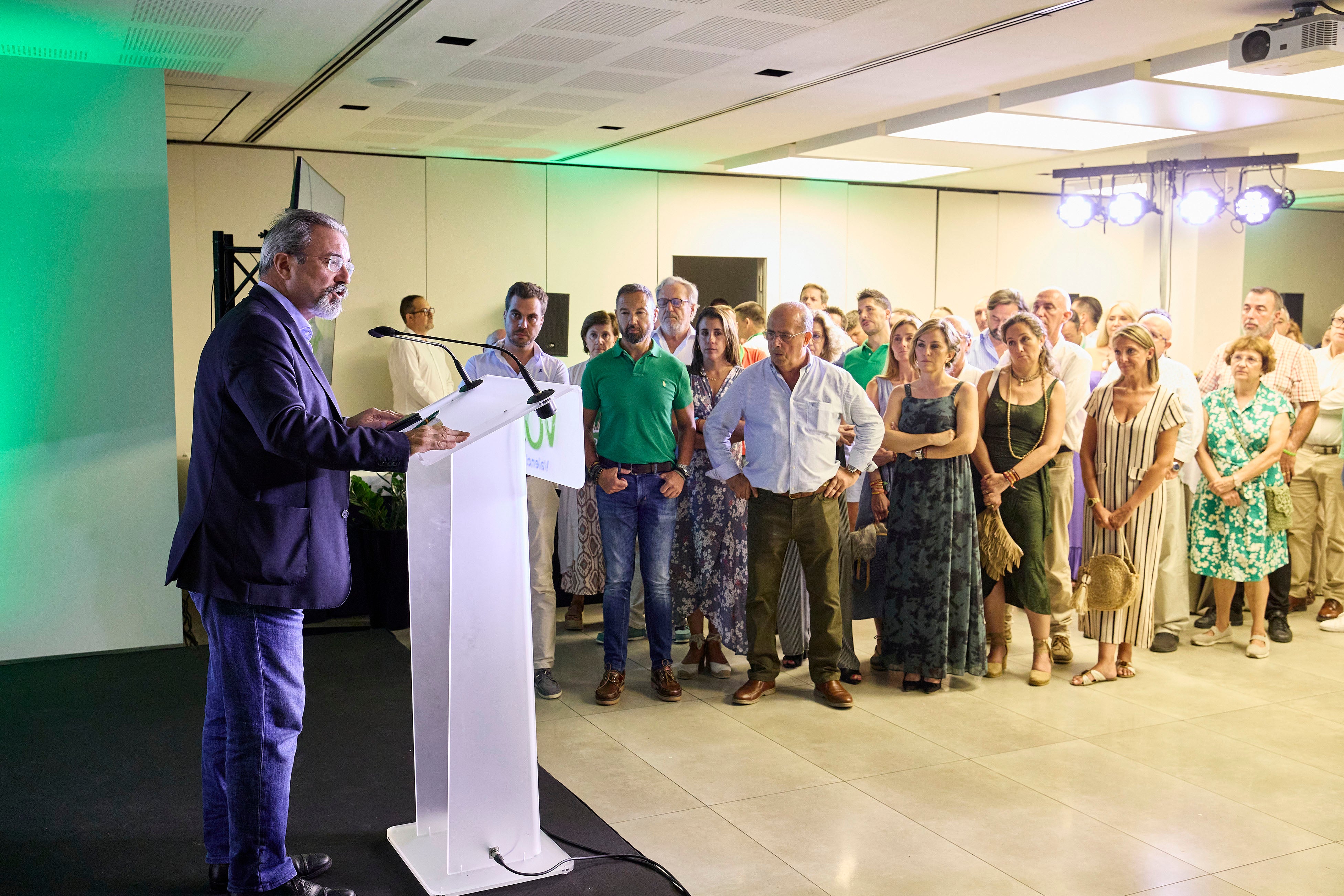 Carlos Flores Juberías valora los resultados de las generales en la sede de Vox en Valencia.