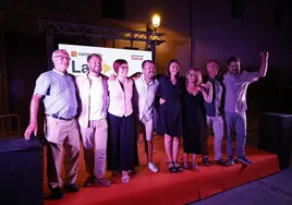 Los líderes de Compromís celebran los resultados en la Plaza del Pilar.