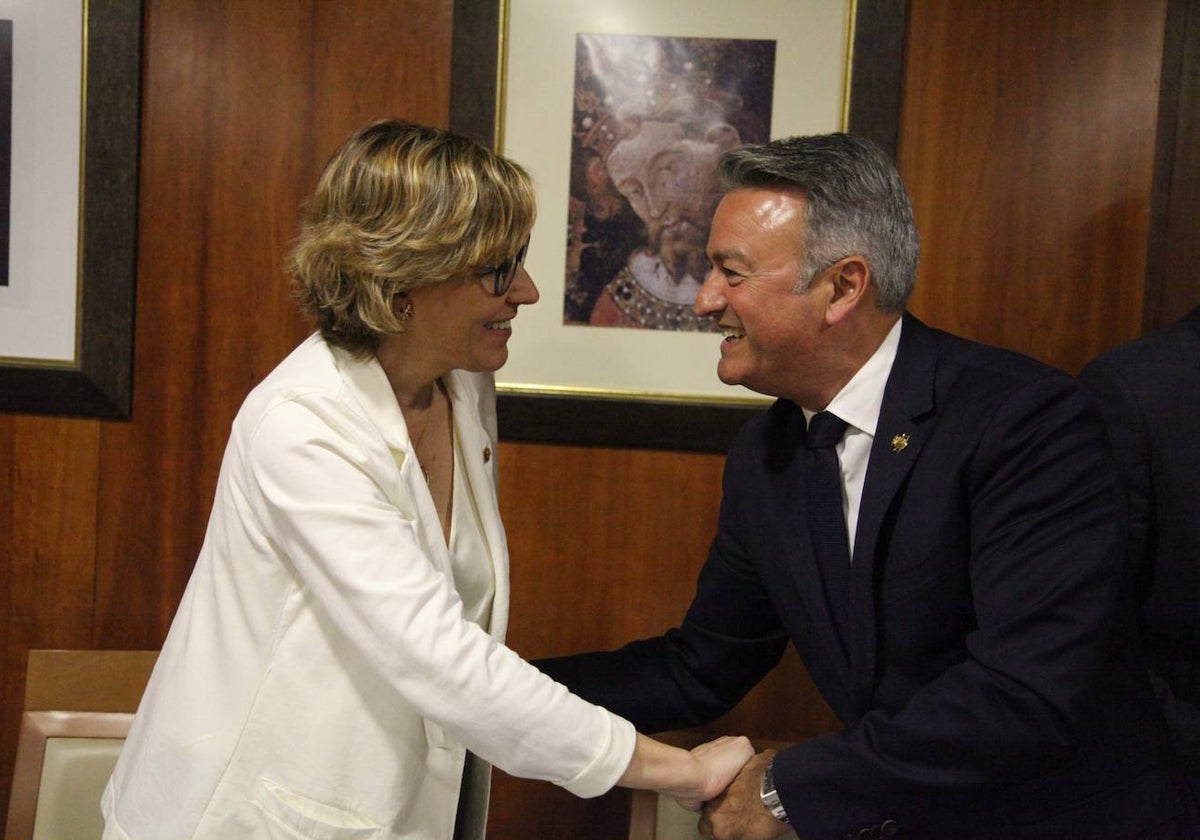 Rosa Cardona y José Chulvi, tras la investidura de la alcaldesa.