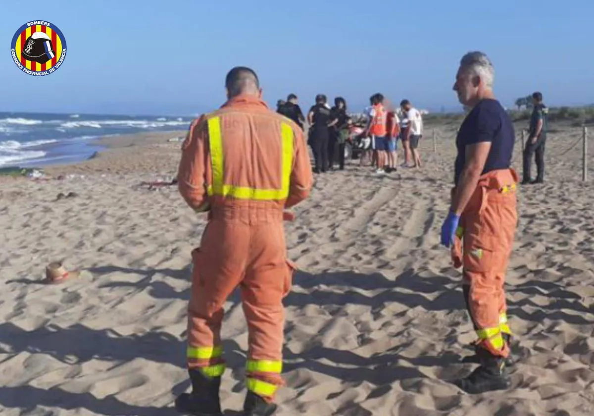 Ahogados playa de Tavernes de la Valldigna | Mueren ahogados en Tavernes dos  hombres y una mujer | Las Provincias