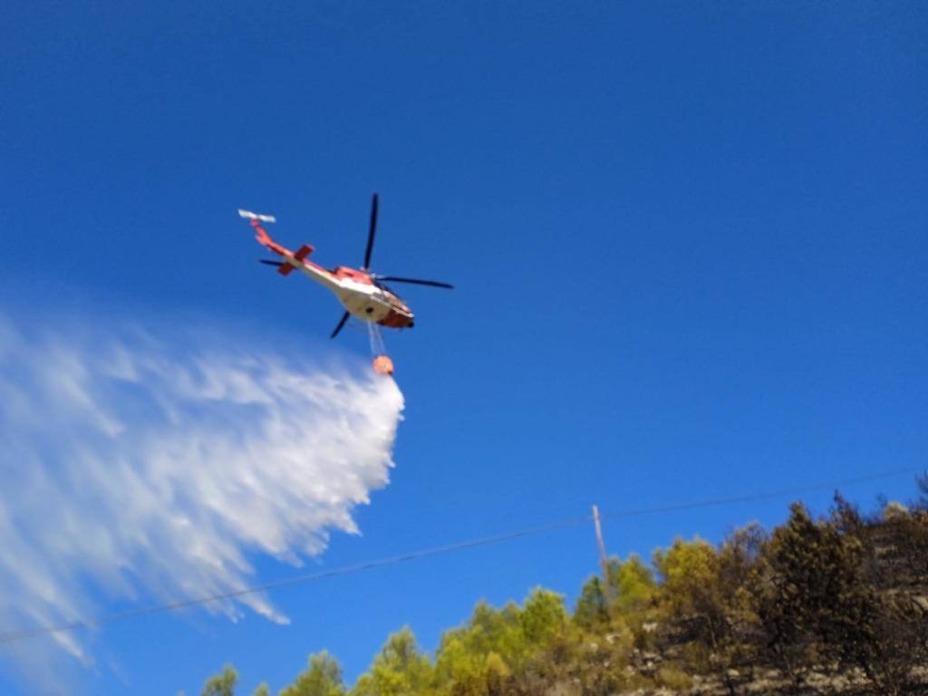 Un vehículo provoca un incendio forestal en el Montgó