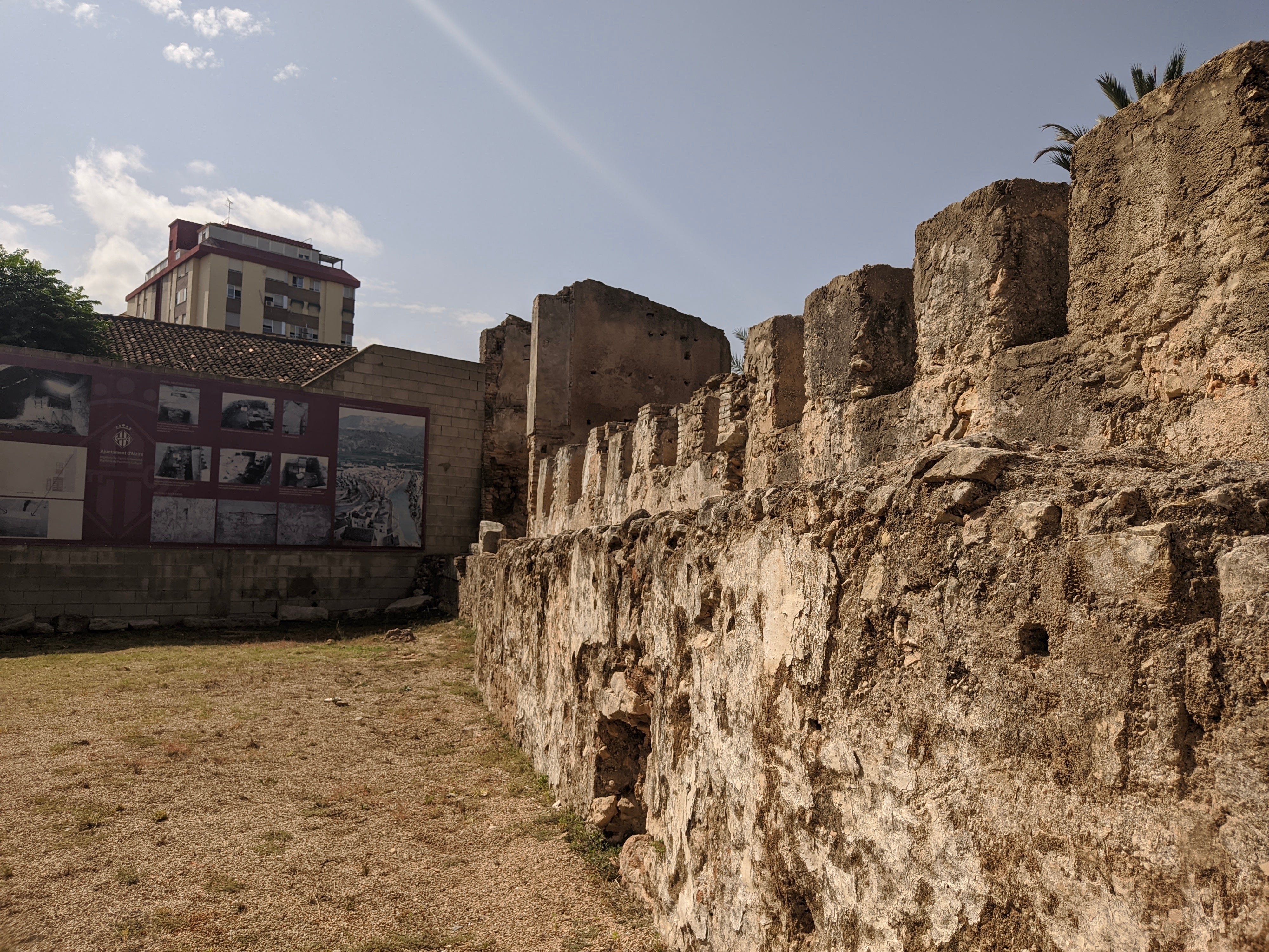 Imagen secundaria 1 - Alzira iniciará las excavaciones en la casa de Jaume I para construir su museo antes de 2026