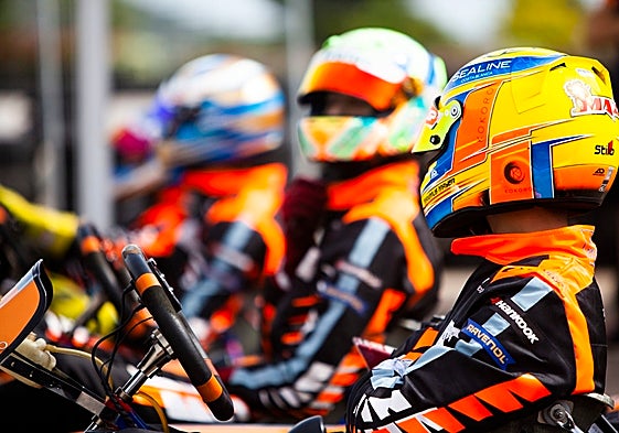 Los pilotos previo a iniciar un entrenamiento.