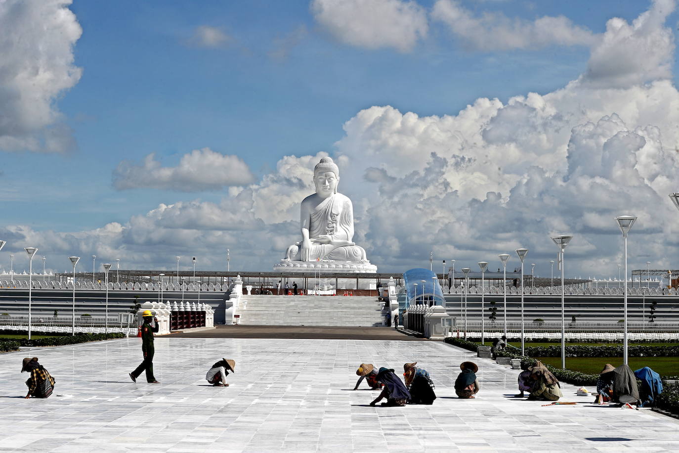 Construyen en Birmania la estatua de Buda de mármol más alta del mundo