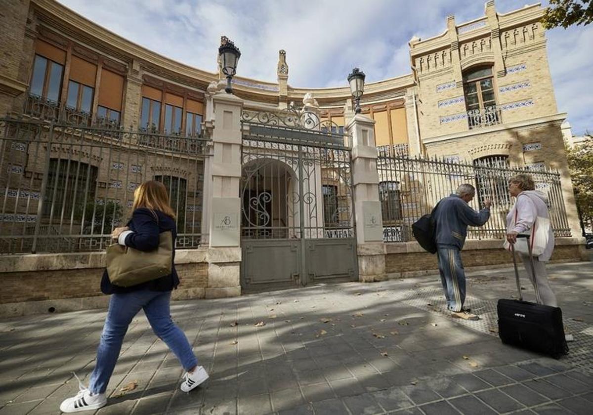 Entrada al balneario de la Alameda.