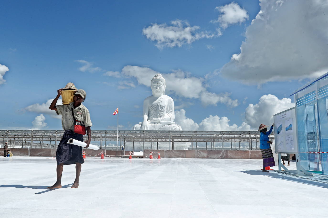 Construyen en Birmania la estatua de Buda de mármol más alta del mundo