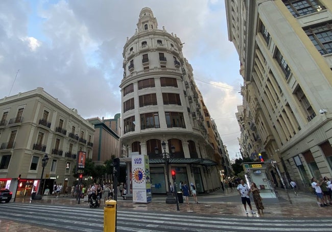 En el centro de la imagen, el edificio Balanzá.