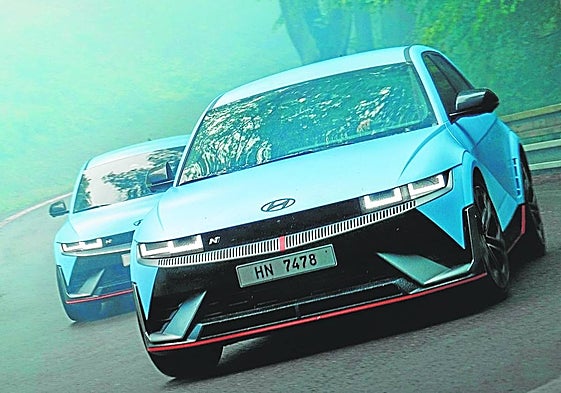 Puesto a punto en circuito, el Ioniq 5 N tiene tracción total y modo de conducción 'drift'.