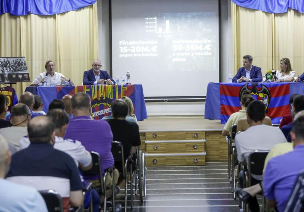 Una notable representación del levantinismo acudió a la presentación de la candidatura de Miguel Ángel Valiente.