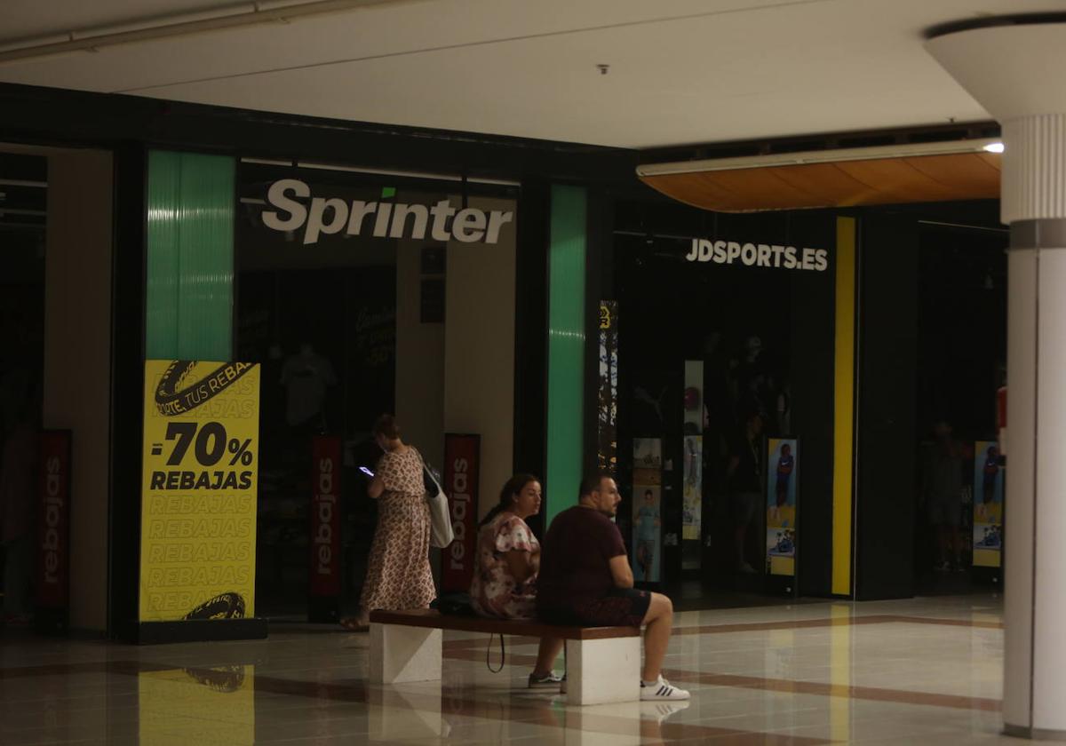 Comercios de Nuevo Centro afectados por el apagón.