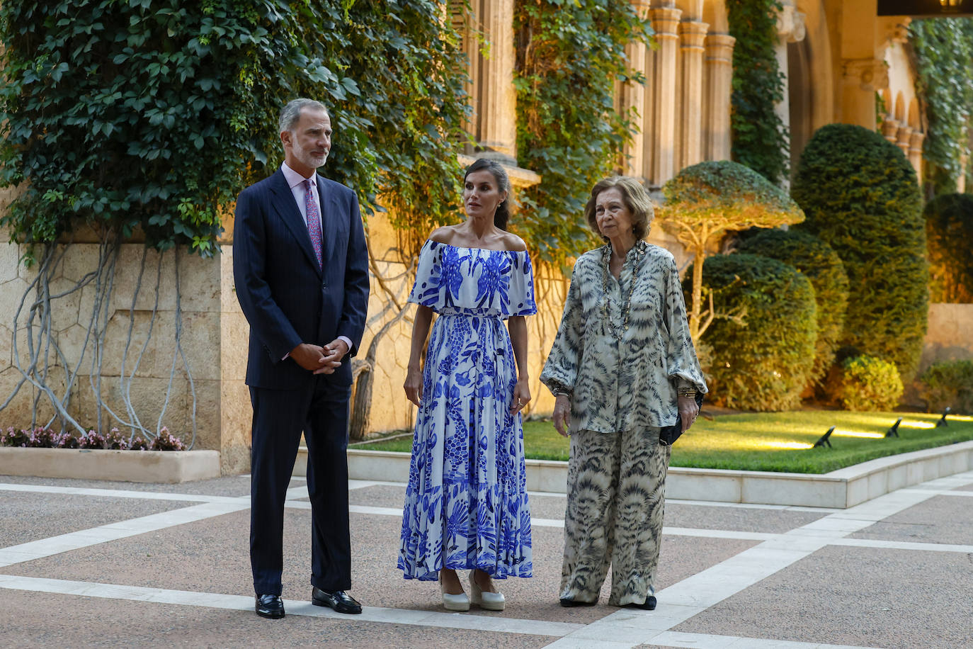 Los Reyes reciben a la sociedad civil balear en el palacio de Marivent