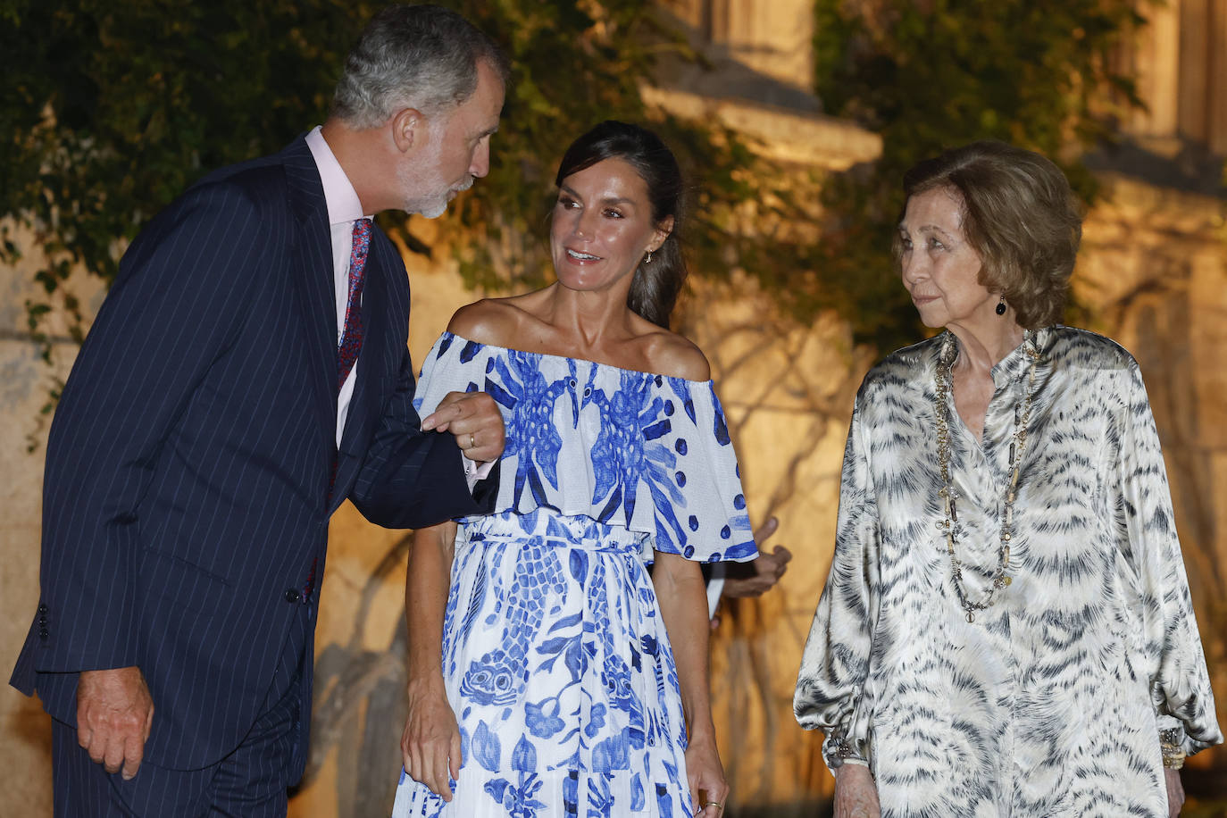 Los Reyes reciben a la sociedad civil balear en el palacio de Marivent