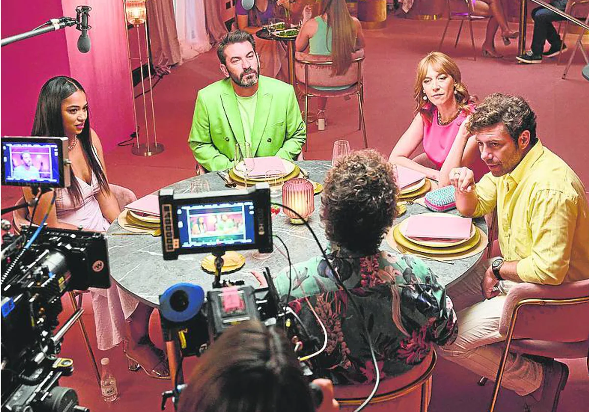 Arturo Valls, Pequeños calvarios | Arturo Valls vive un calvario de cine en  Valencia | Las Provincias