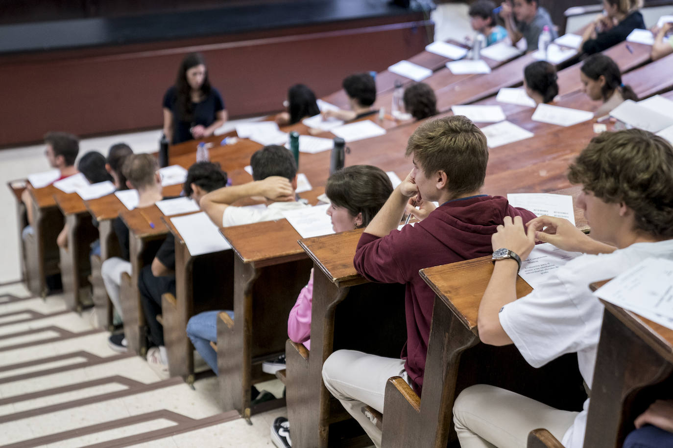 Varios alumnos en el aula de la universidad en una imagen de archivo.