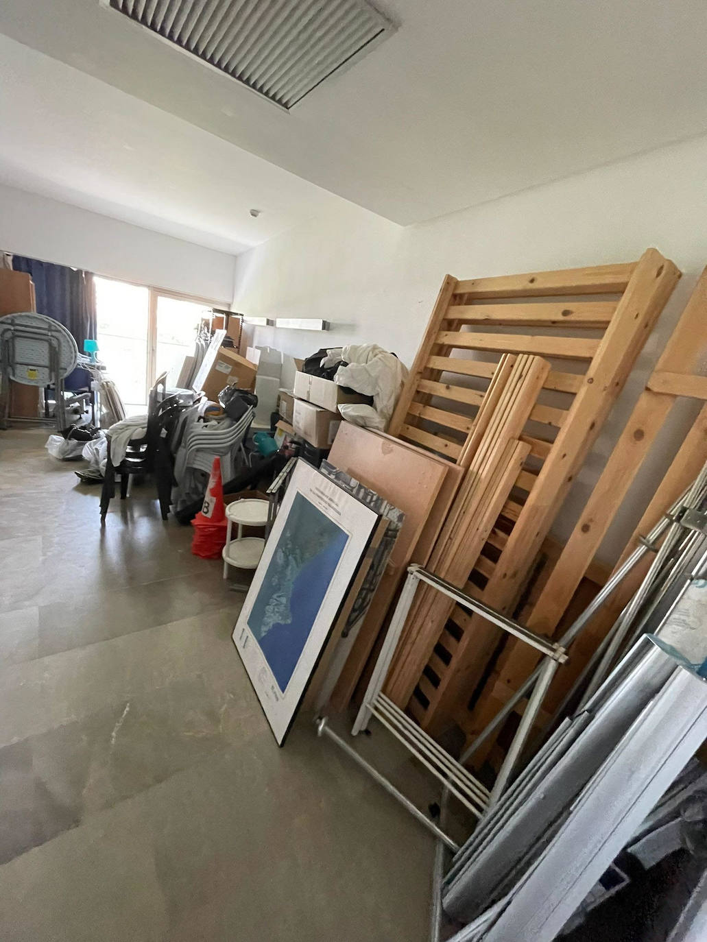 El abandono de La Petxina, convertida en un trastero
