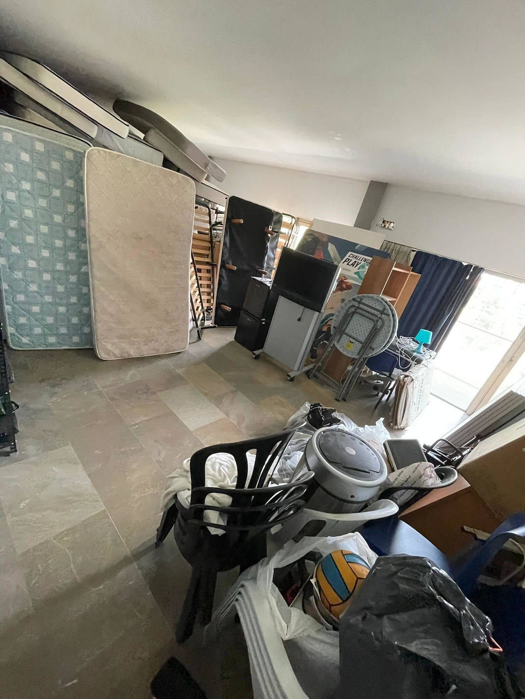 El abandono de La Petxina, convertida en un trastero
