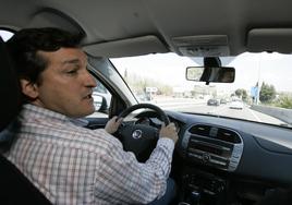 Un conductor al volante en una imagen de archivo.