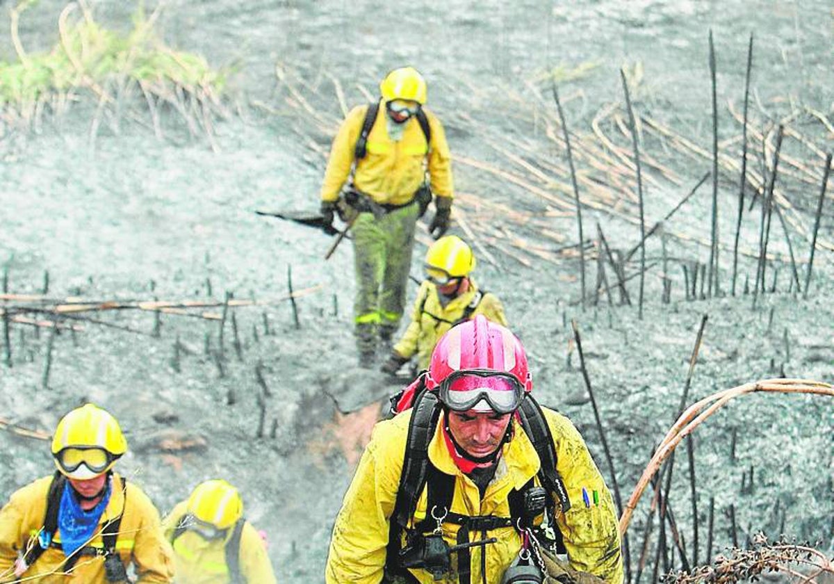 Los bomberos forestales consideran «abusivo» el régimen de trabajo