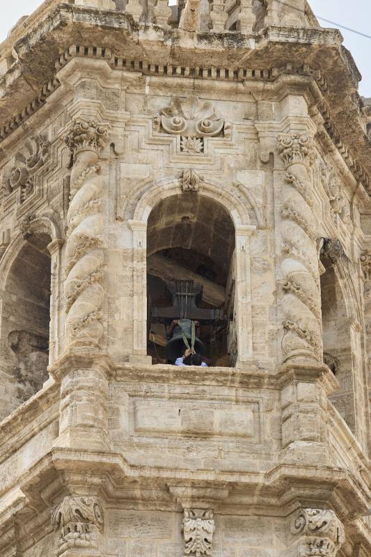 Bajada de las campanas de la iglesia Santa Catalina en Valencia