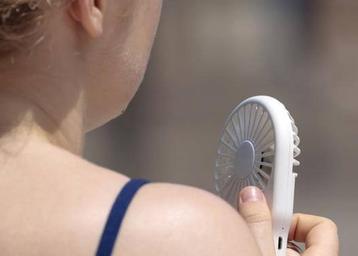 Ventiladores que puedes llevar al cuello para combatir la ola de calor