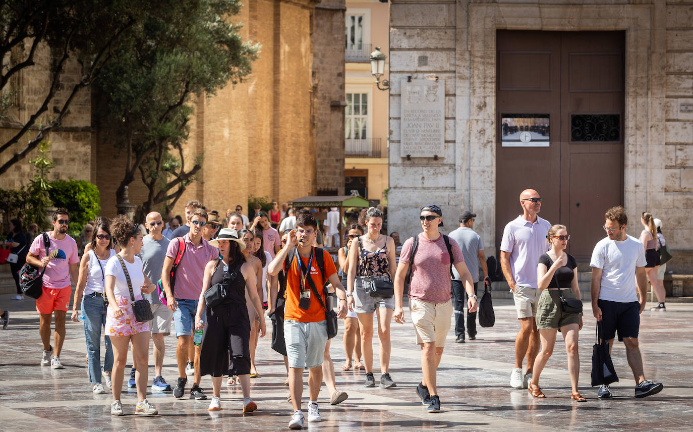 Valencia se llena de turistas en pleno puente de agosto