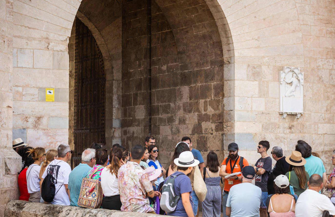 Valencia se llena de turistas en pleno puente de agosto