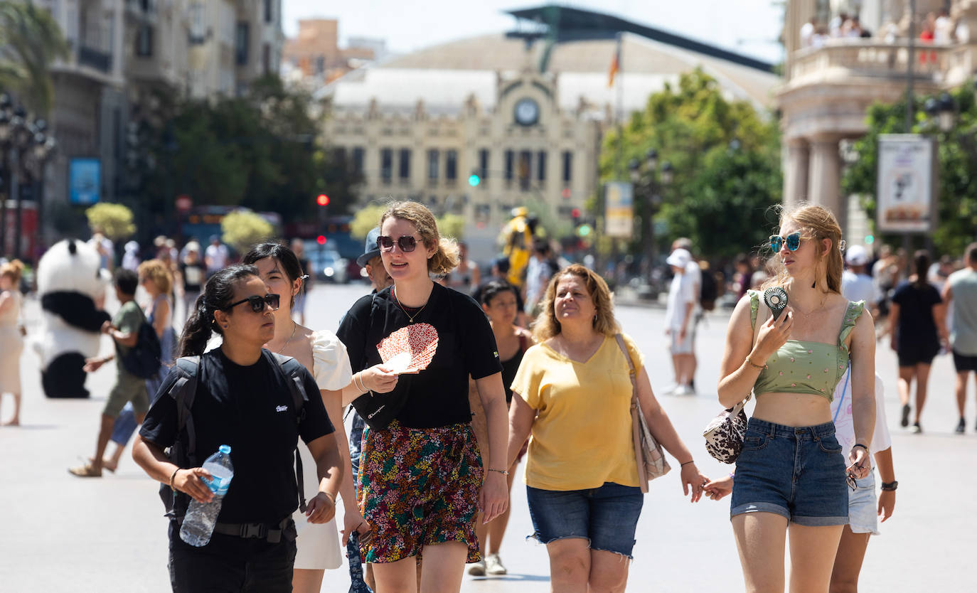 Valencia se llena de turistas en pleno puente de agosto