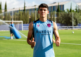 Álex Valle, en Buñol ya con la camiseta del Levante.