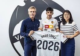 Diego López junto a Corona y Lay Hoon.