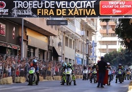 Los pilotos preparadas para iniciar la carrera en la edición del pasado año.