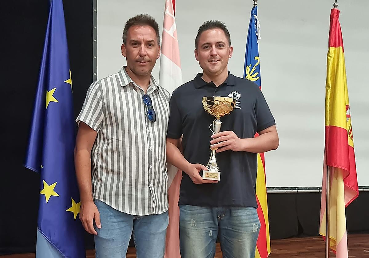 El concejal de Deportes junto a Albert Deruelle.