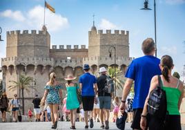 Turistas en Valencia en pleno puente de agosto.