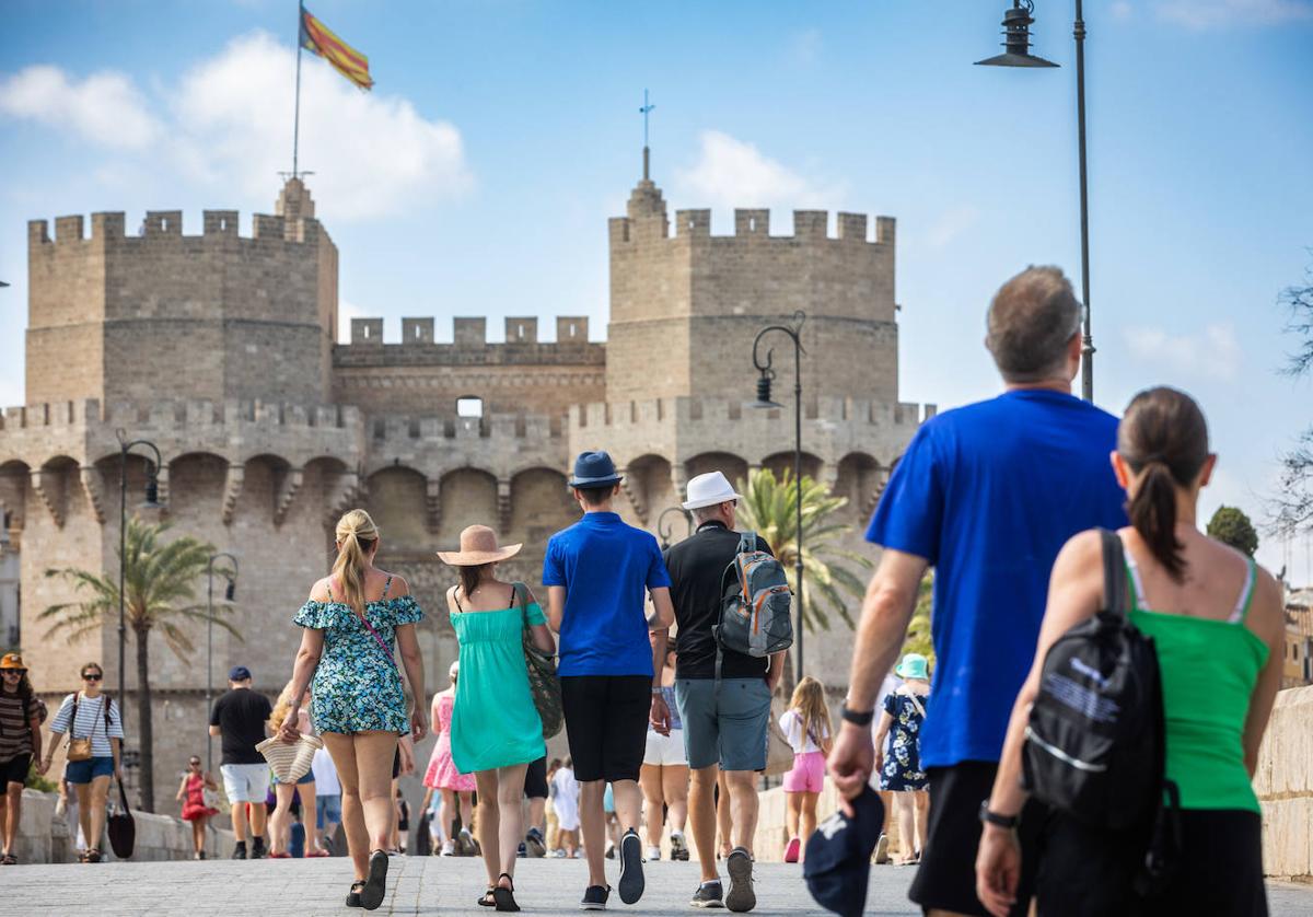 Turistas en Valencia en pleno puente de agosto.