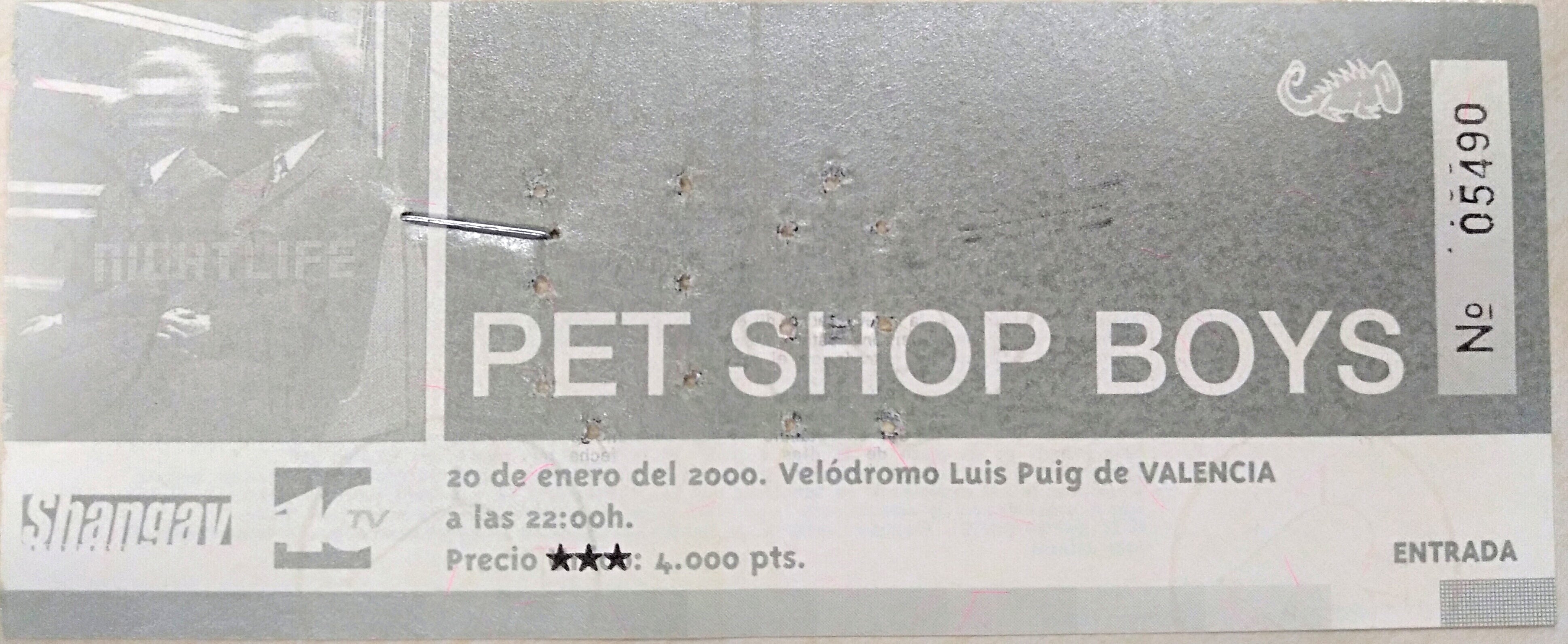 Entrada de la primera vez que Pet Shop Boys visitaba Valencia. Fue con escaso público e indisposición de su teclista, en el velódromo Luis Puig, en 2000.