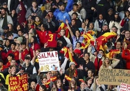 Aficionados españoles durante la semifinal ante Suecia disputada en Auckland.