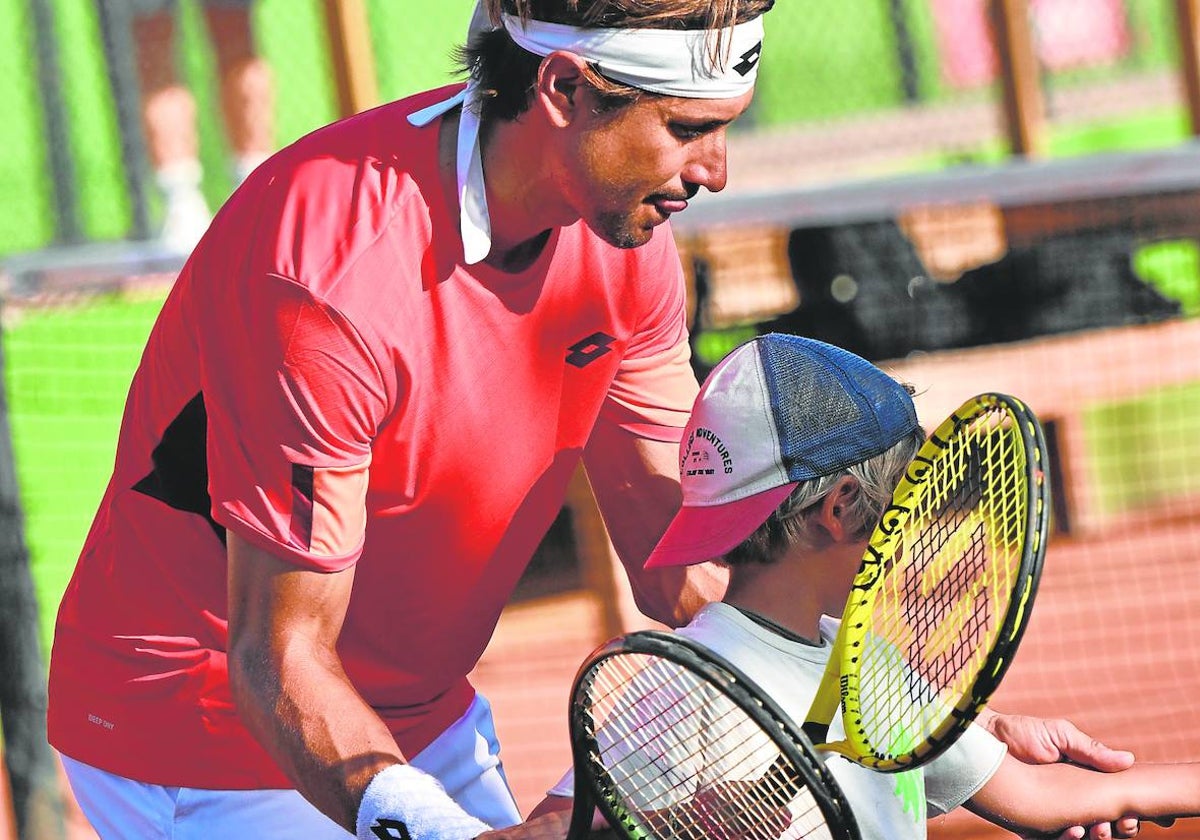 David Ferrer, durante el clinic celebrado en el Club de Tenis Jávea.